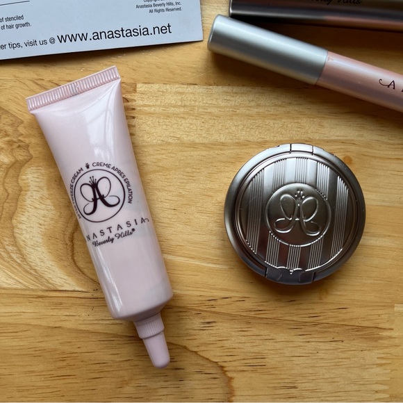 ANASTASIA Beverly Hills ALL IN ONE Brow Kit - Picture 3 of 9